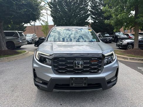 Used 2025 Honda Passport TrailSport image 4