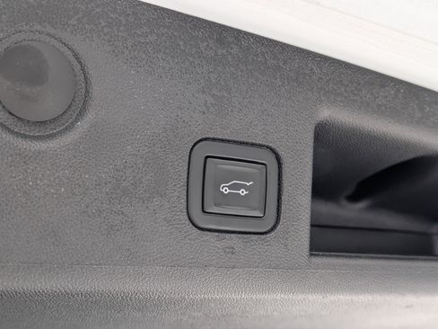 Used 2023 Chevrolet Equinox RS image 37