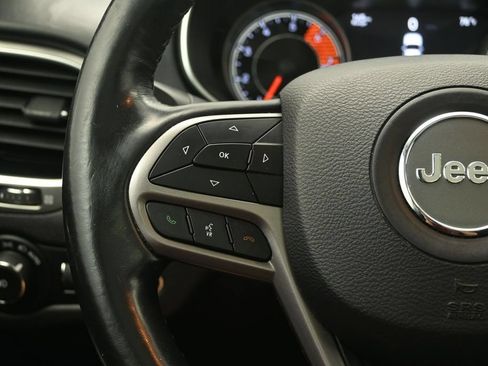Used 2019 Jeep Cherokee Overland AWD/4WD image 23