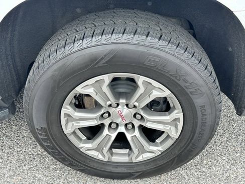 Used 2022 GMC Yukon XL SLE image 24