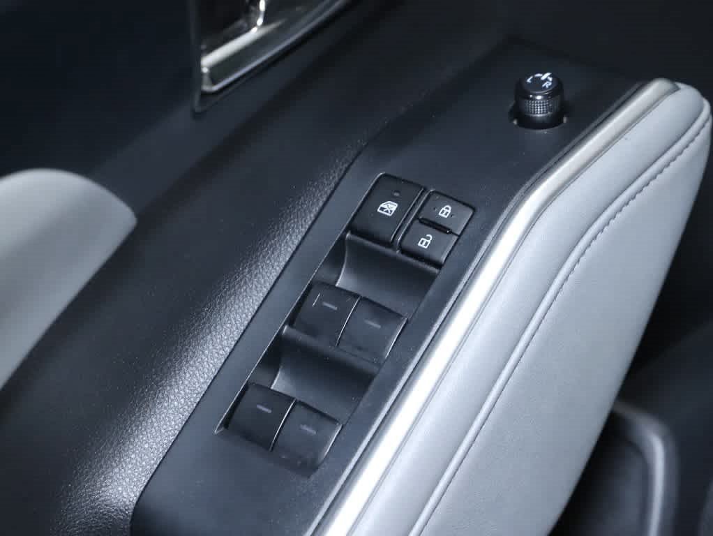 Used 2024 Toyota Highlander XLE AWD/4WD image 16
