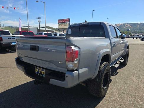 Used 2019 Toyota Tacoma Limited AWD/4WD image 17