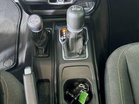 Used 2025 Jeep Wrangler Sahara image 23