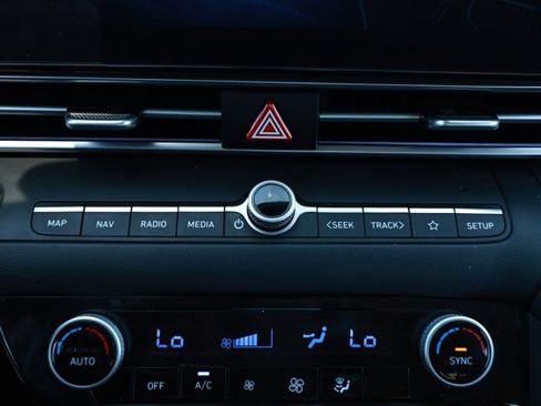 Used 2024 Hyundai Elantra SEL FWD image 15