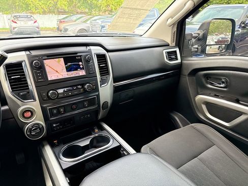 Used 2019 Nissan Titan SV w/ SV Convenience Package AWD/4WD image 25