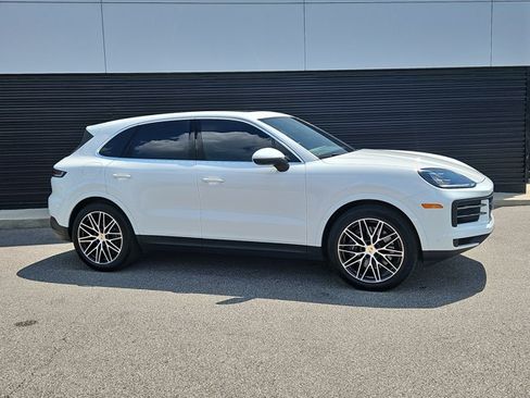 Certified 2024 Porsche Cayenne AWD/4WD image 6