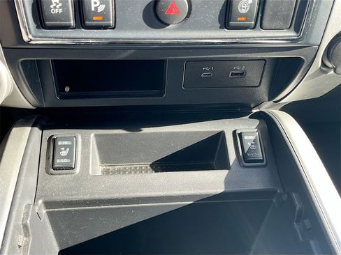Used 2021 Nissan Titan SV w/ SV Convenience Package image 20
