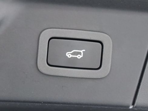 Used 2019 Land Rover Range Rover Velar R-Dynamic SE AWD/4WD image 34