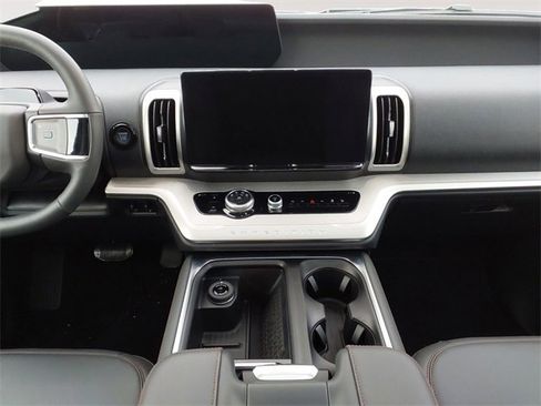 Used 2025 Ford Expedition Max Active image 11