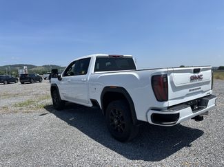 Used 2025 GMC Sierra 2500 AT4 AWD/4WD video 3