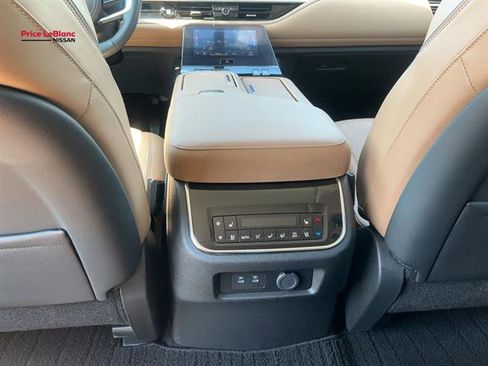 Used 2025 INFINITI QX80 Sensory image 31