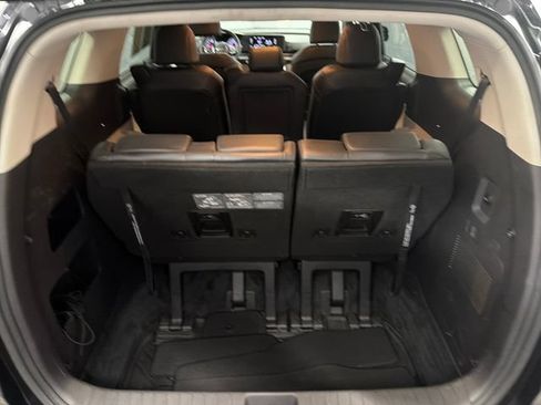 Used 2024 Kia Carnival LX FWD image 11