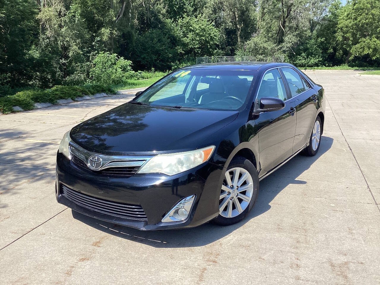 Used 2014 Toyota Camry XLE w/ Leather Package FWD image 1
