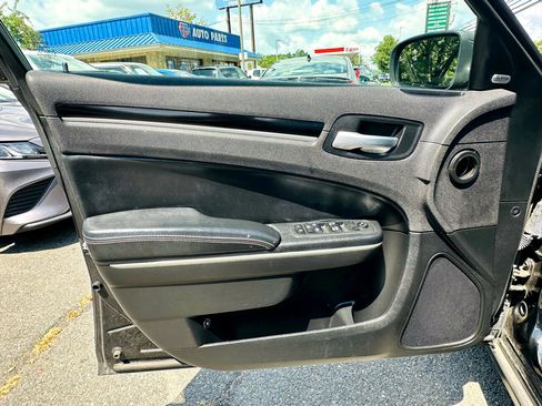 Used 2019 Chrysler 300 S image 23
