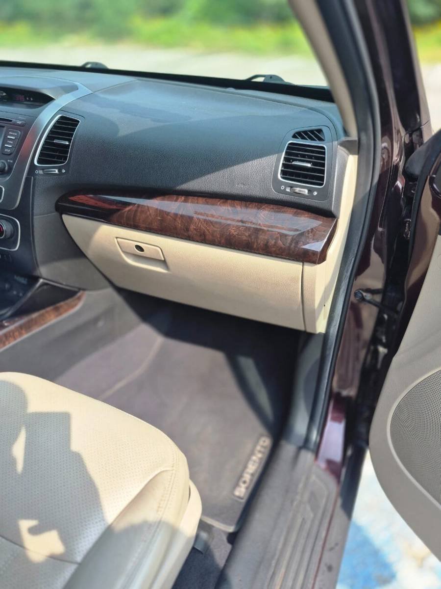 Used 2014 Kia Sorento LX w/ Premium Package AWD/4WD image 14