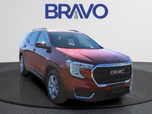 Used 2023 GMC Terrain SLE image 3