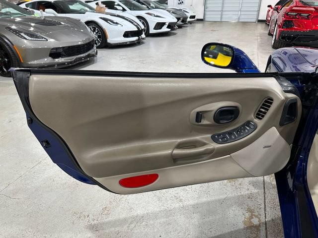 Used 2004 Chevrolet Corvette Coupe w/ Preferred Equipment Group RWD image 13