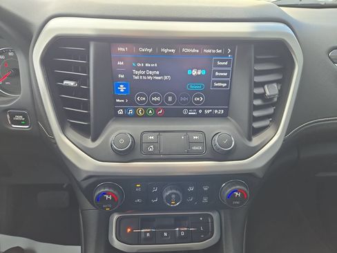 Certified 2023 GMC Acadia SLT w/ Preferred Package AWD/4WD image 7