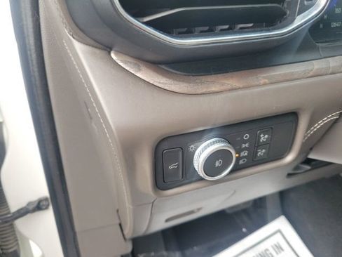 Used 2020 Ford Explorer Platinum w/ Premium Technology Package AWD/4WD image 16