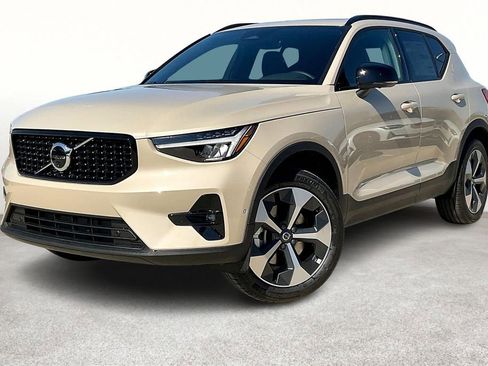New 2026 Volvo XC40 B4 Plus w/ Protection Package Premier image 2