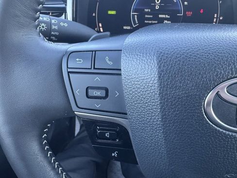 Used 2025 Toyota Camry SE image 18