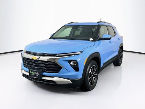 Used 2024 Chevrolet TrailBlazer LT FWD image 3