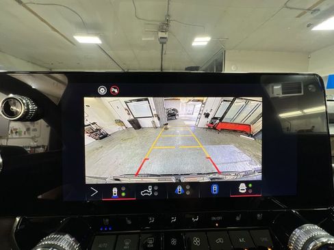 New 2025 GMC Canyon Denali w/ LPO, Denali Black Edition image 15