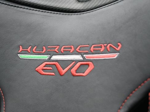 Used 2020 Lamborghini Huracan EVO image 12