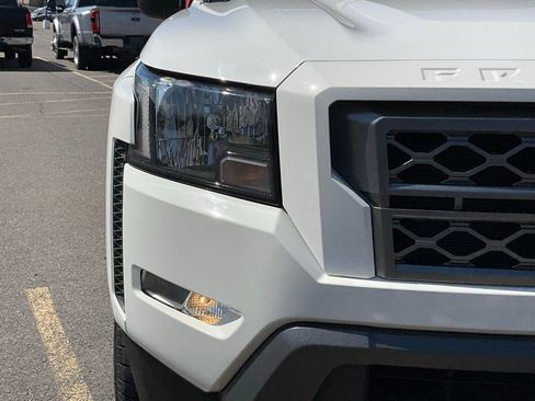 Used 2022 Nissan Frontier SV AWD/4WD image 2