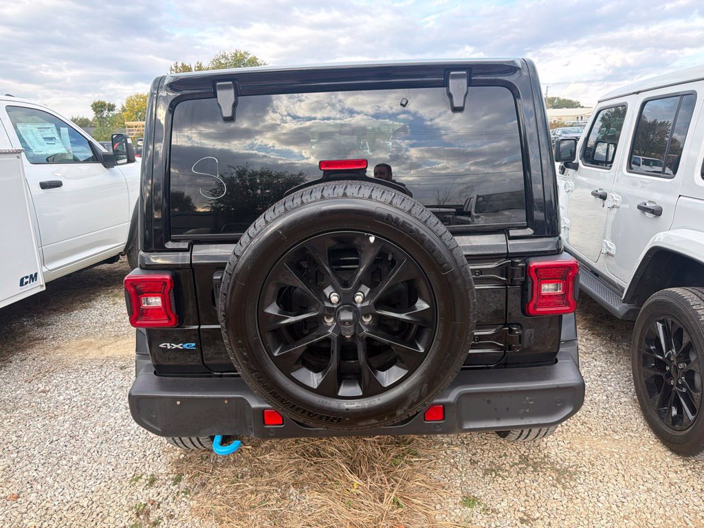 Used 2024 Jeep Wrangler Unlimited Sahara w/ Safety Group AWD/4WD image 6