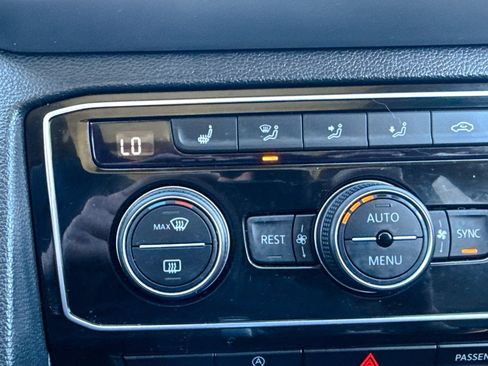 Used 2023 Volkswagen Atlas SEL image 31