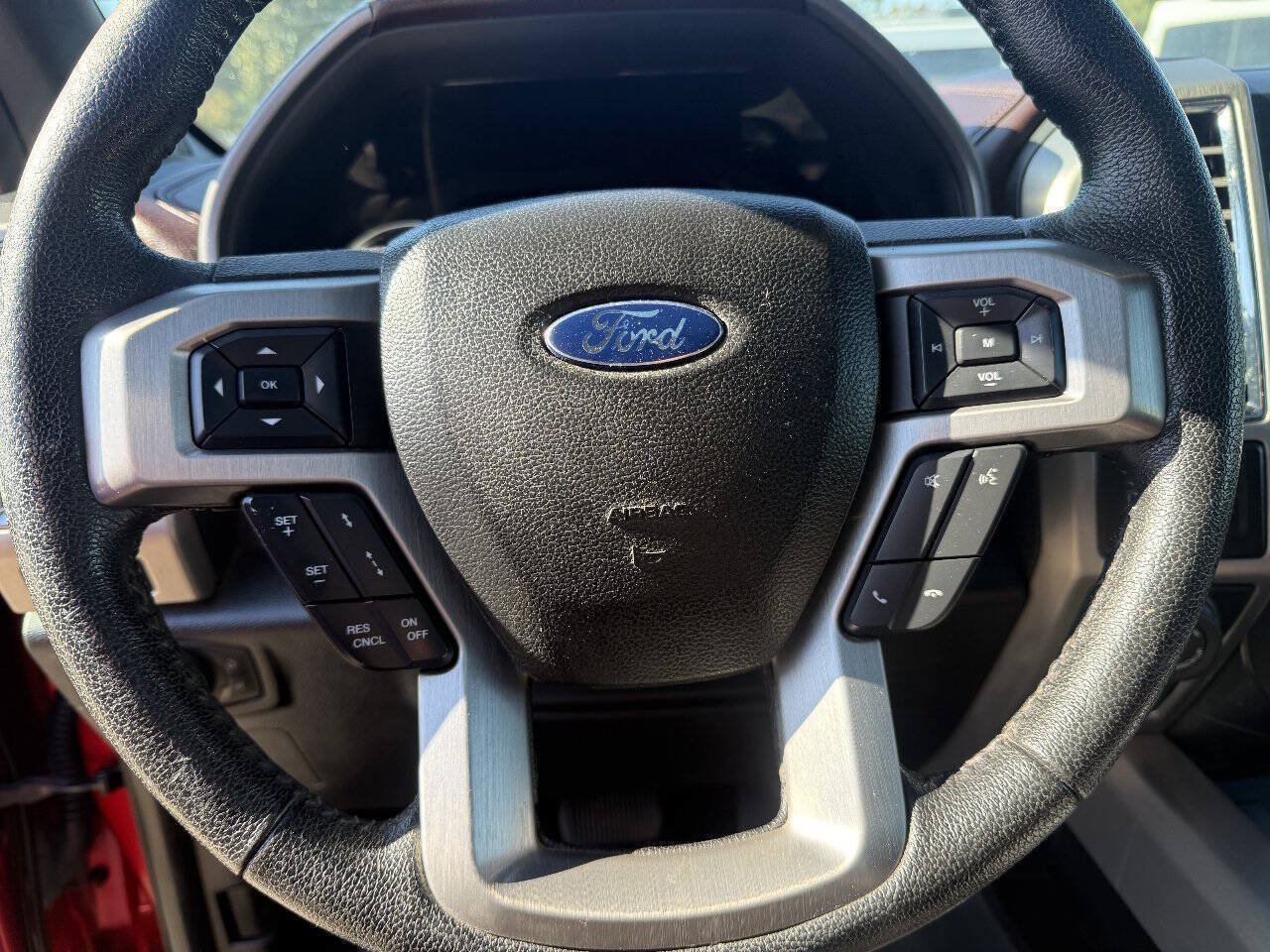 Used 2016 Ford F150 Platinum w/ Equipment Group 701A Luxury AWD/4WD image 3