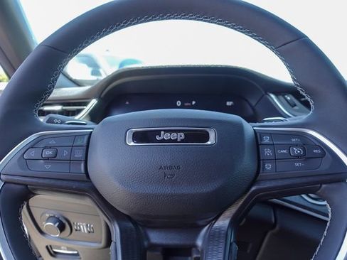 New 2025 Jeep Grand Cherokee L Altitude image 15