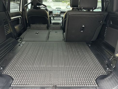 Used 2025 Land Rover Defender 110 S image 33