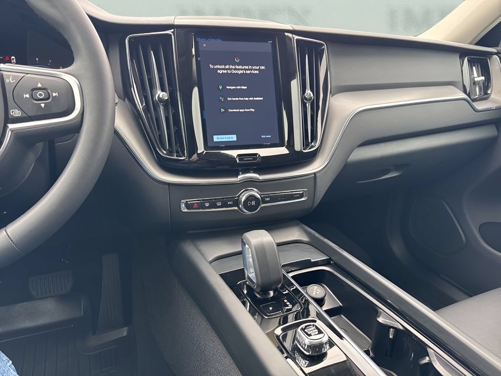 Used 2024 Volvo XC60 B5 Core AWD/4WD image 19