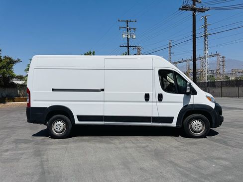 Used 2025 RAM ProMaster 2500 w/ Convenience Group FWD image 2