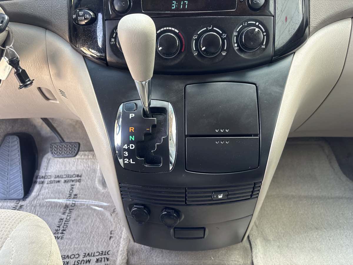 Used 2005 Toyota Sienna LE w/ LE Pkg 1 FWD image 22