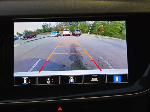 Used 2021 Buick Envision Essence w/ Technology Package I FWD image 31