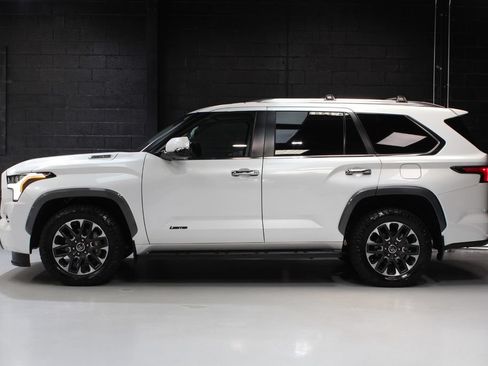 Used 2024 Toyota Sequoia Limited w/ Tow Technology Package AWD/4WD image 9