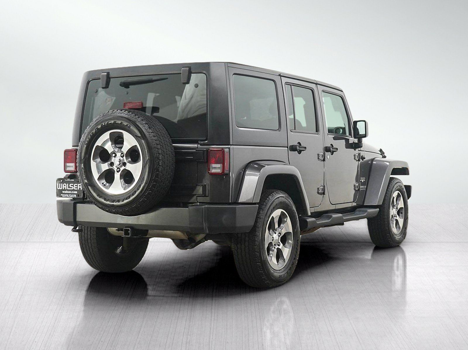 Used 2017 Jeep Wrangler Unlimited Sahara w/ Max Tow Package AWD/4WD image 5