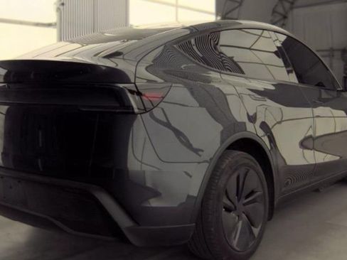 Used 2026 Tesla Model Y Long Range RWD image 2