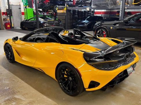 Used 2024 McLaren 750S Spider RWD image 10
