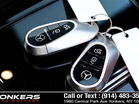 Used 2022 Mercedes-Benz SL 55 AMG 4MATIC w/ Driver Assistance Package image 71