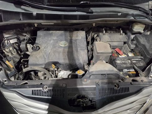 Used 2014 Toyota Sienna XLE FWD image 9