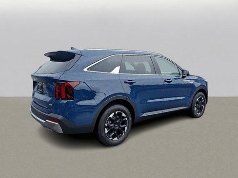 New 2025 Kia Sorento S image 4