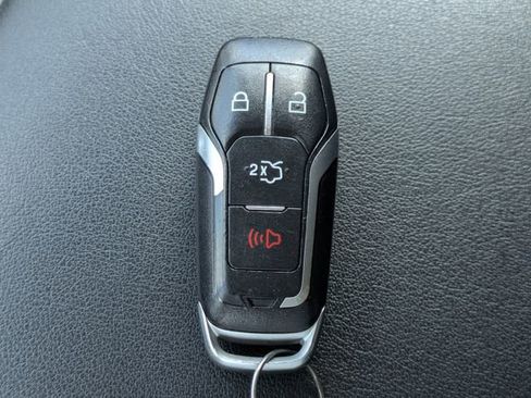 Used 2016 Ford Edge Titanium FWD image 28