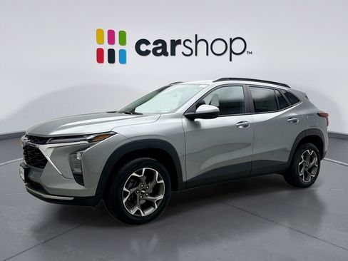 Used 2024 Chevrolet Trax LT w/ Sunroof Package image 1