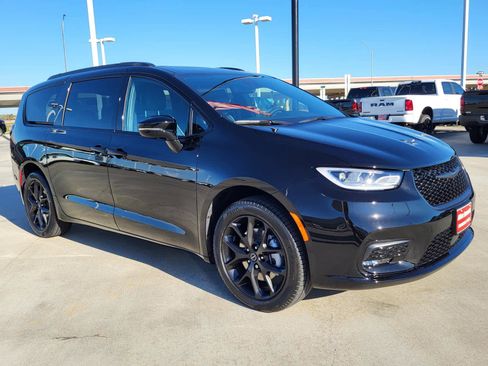 New 2026 Chrysler Pacifica Limited w/ S Appearance Package AWD/4WD image 7