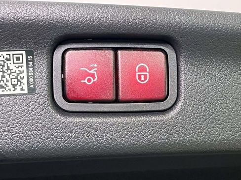 Used 2025 Mercedes-Benz C 300 Sedan image 22