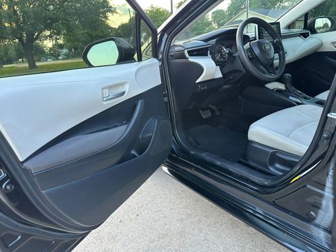 Used 2021 Toyota Corolla LE image 9